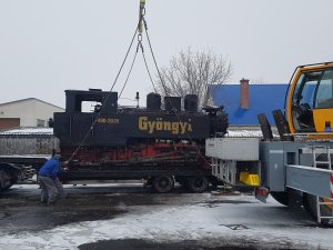 Repair of steam engine called "Gyöngyi"