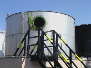 Cleaning and structural survey of tanks containing acid or alkaline