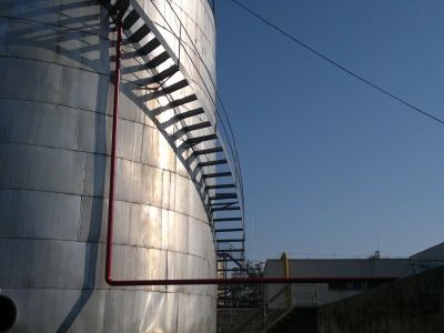 Cleaning and inspection of a mazut storage tank