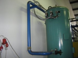 Installation of air supply pipelines for a manufacturing hall