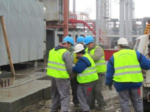 Mechanical and technological assembly works at a small power station