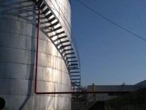 Cleaning and inspection of a mazut storage tank