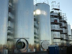 Manufacturing of insulation holding flanges for storage tanks